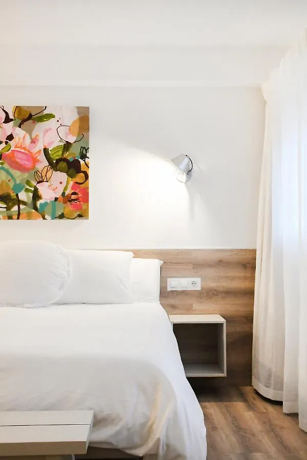 Casa Maui Hotel Banyoles Guest house